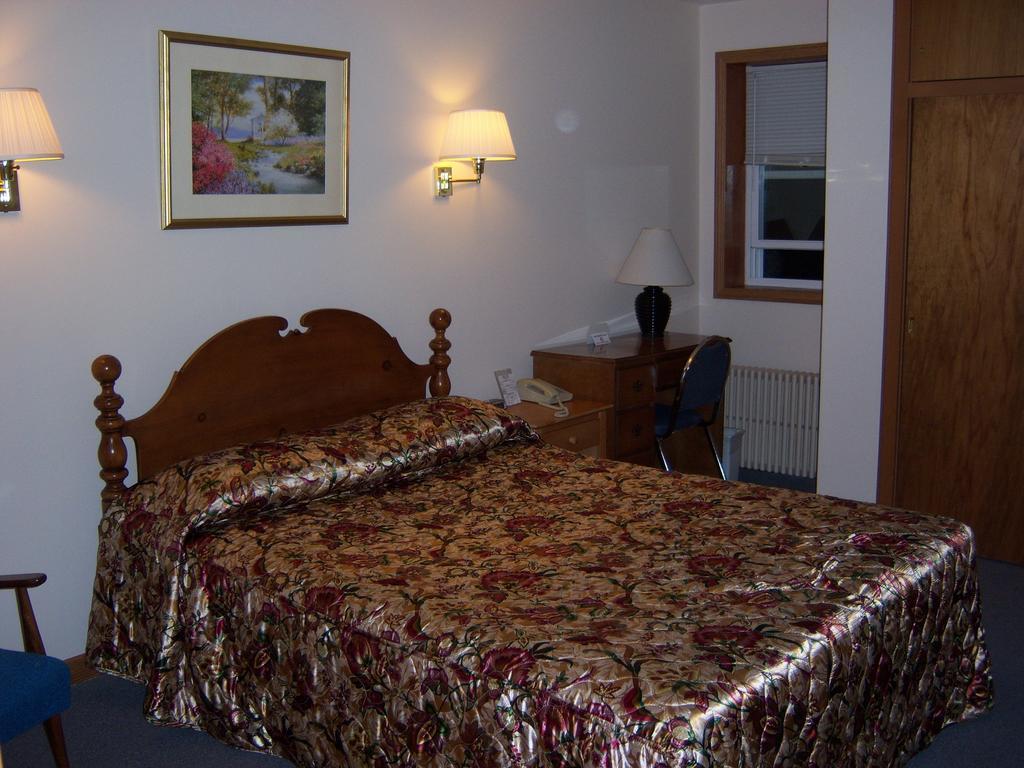 Travelers Inn Motel Eagle River Oda fotoğraf
