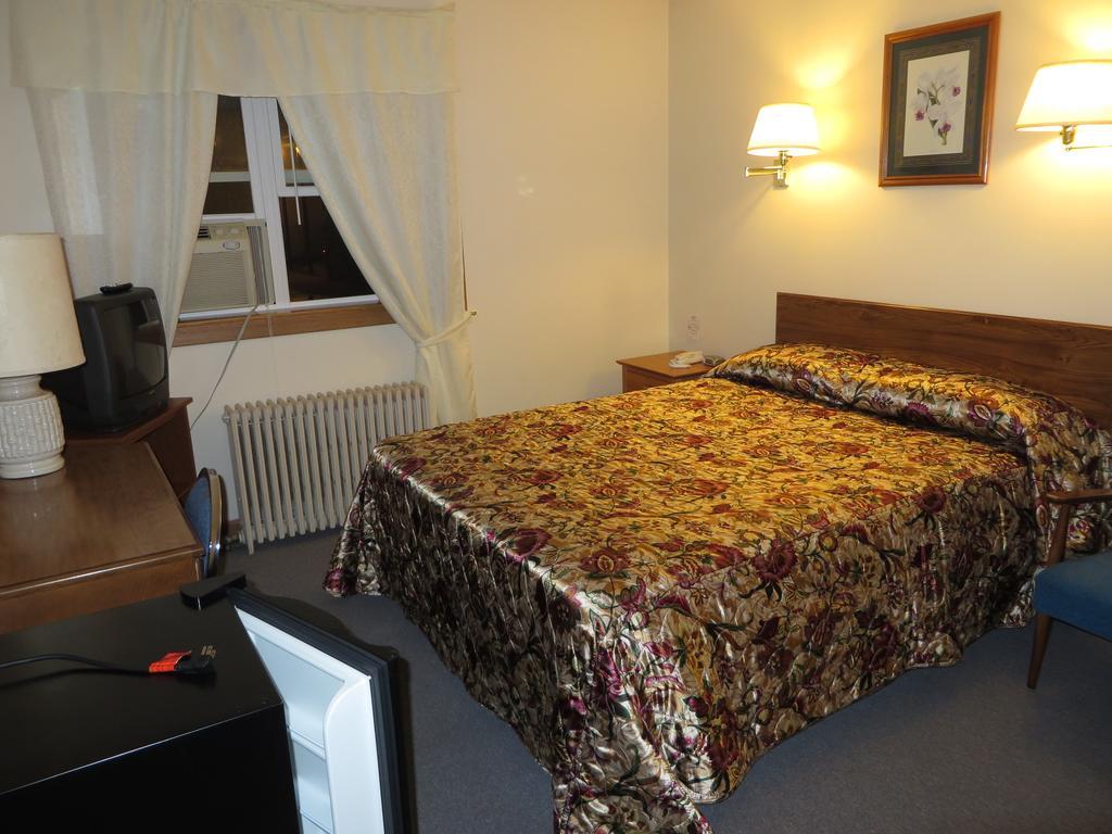 Travelers Inn Motel Eagle River Oda fotoğraf