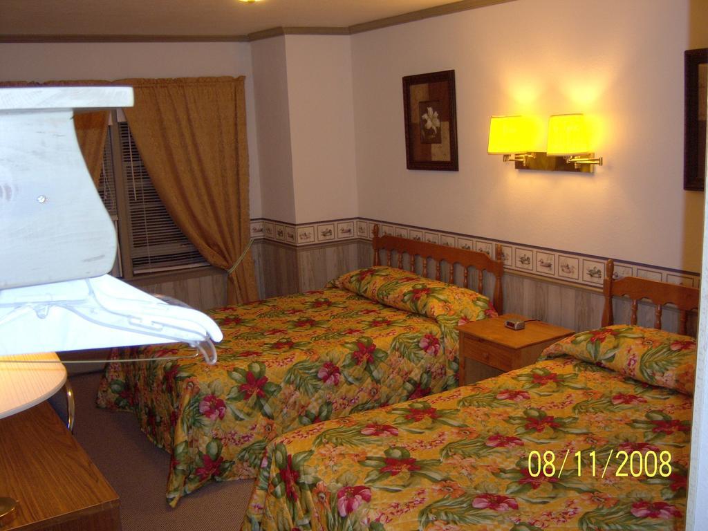Travelers Inn Motel Eagle River Oda fotoğraf
