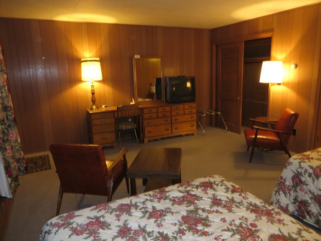 Travelers Inn Motel Eagle River Oda fotoğraf