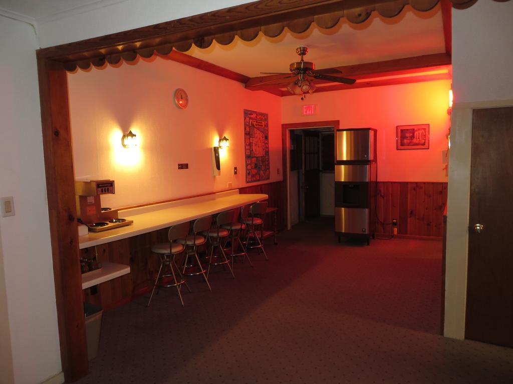 Travelers Inn Motel Eagle River Dış mekan fotoğraf