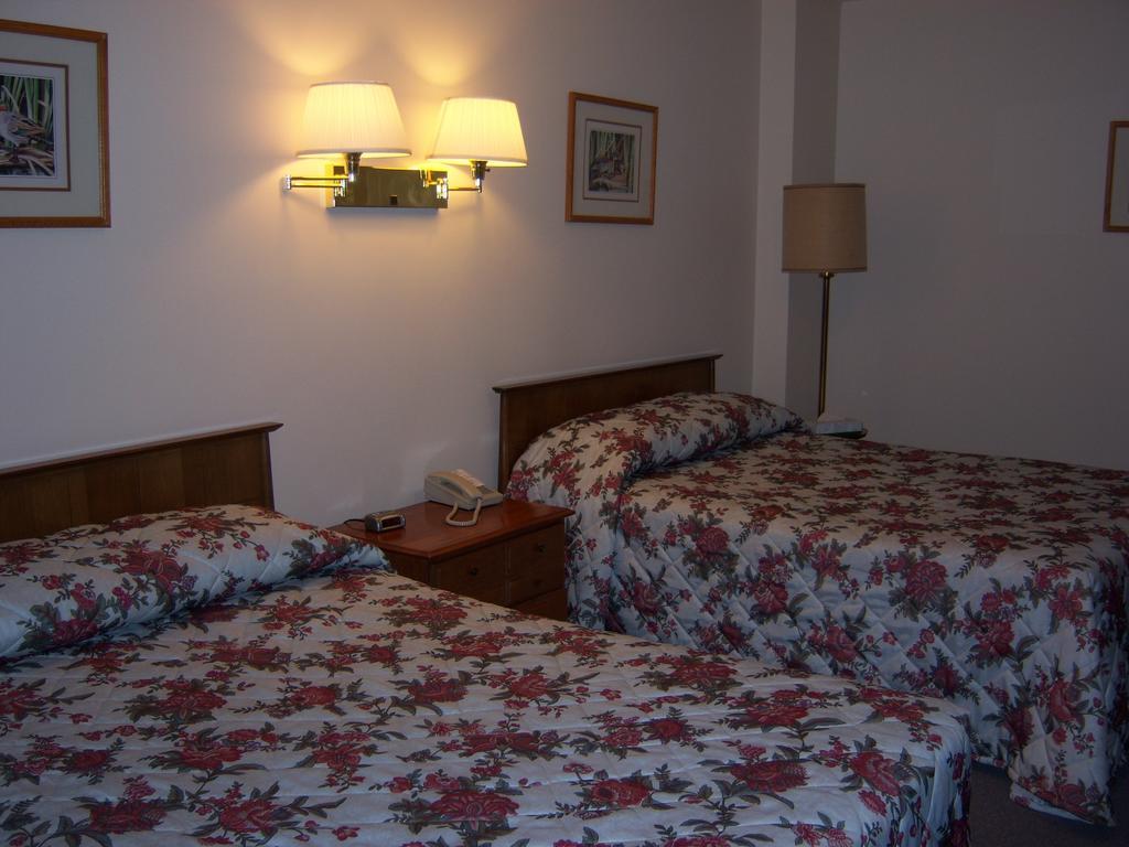 Travelers Inn Motel Eagle River Oda fotoğraf